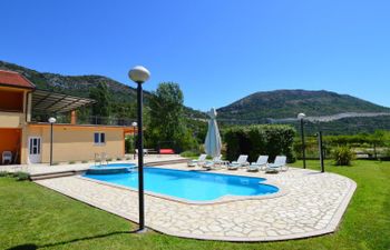 Villa Kikiza Holiday Home
