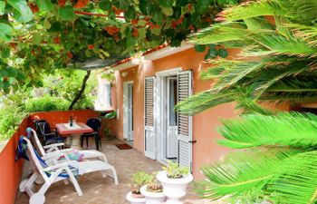 Dorka Holiday Home