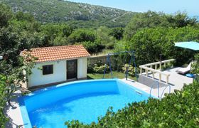 Stella (CKV300) Holiday Home