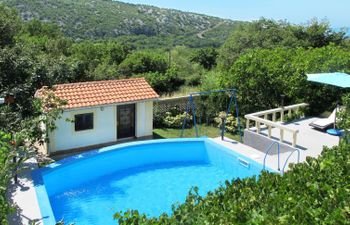 Stella Holiday Home