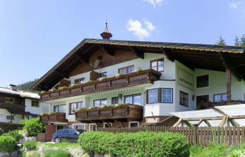 Bergkamerad Holiday Home