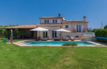 Villa Vela (PUL451) Holiday Home