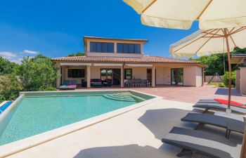 Andrea Holiday Home