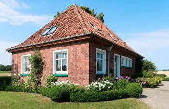 Huuske am Polder Holiday Home