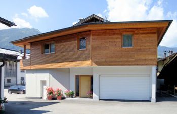Nina Holiday Home