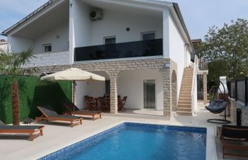 Domagoj Holiday Home