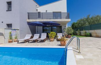 Villa Leonardo (PRC424) Holiday Home