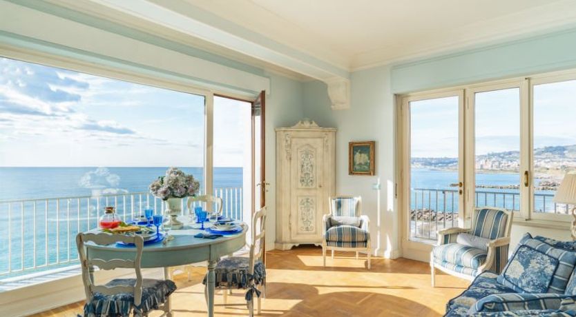 Photo of Pieds dans l'eau