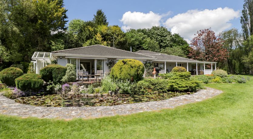 Photo of The River House. Avon Valley. Stonehenge (with fishing)