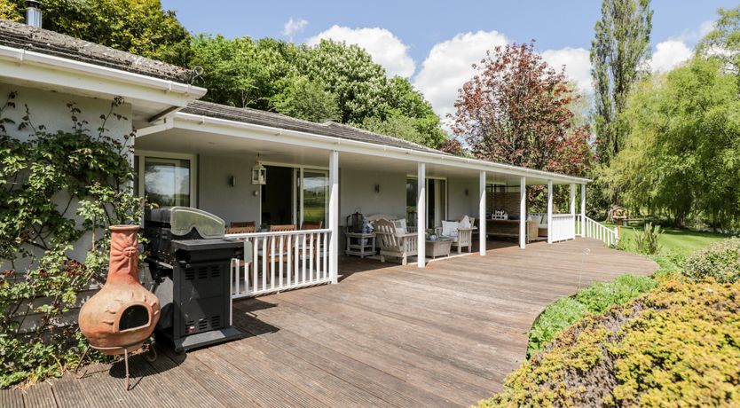 Photo of The River House. Avon Valley. Stonehenge (with fishing)