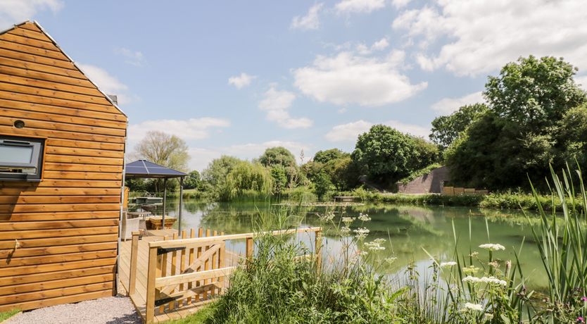 Photo of Oak Lodge At Bridge Lake Farm & Fishery