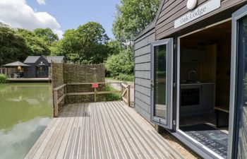 Oak Lodge At Bridge Lake Farm amp; Fishery Holiday Cottage
