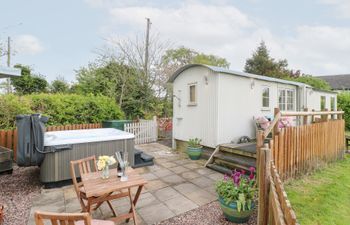 Shepherds Hut Holiday Cottage