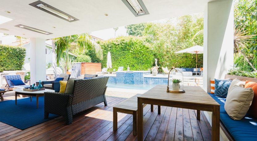 Photo of Hollywood Swinging