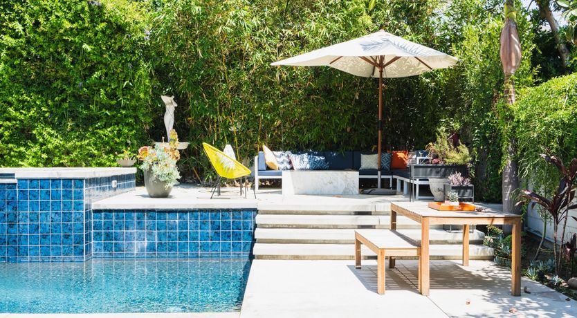 Photo of Hollywood Swinging