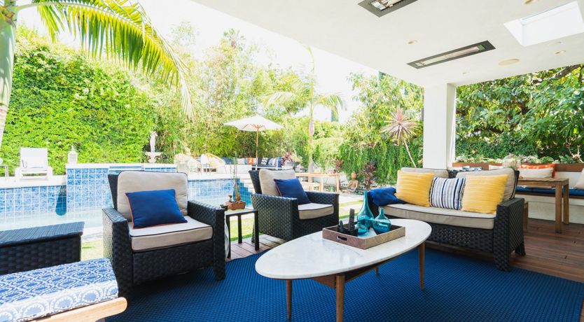 Photo of Hollywood Swinging