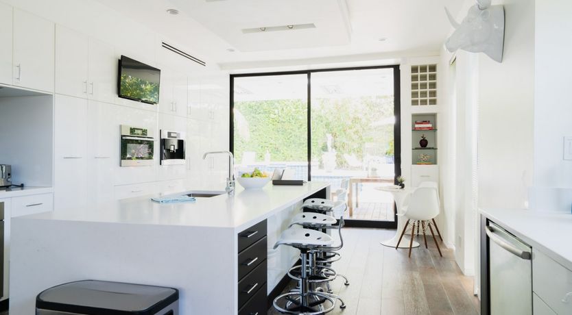 Photo of Hollywood Swinging