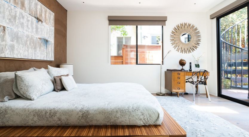 Photo of Hollywood Swinging