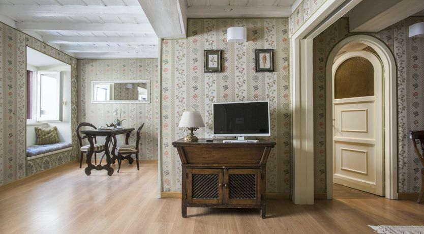 Photo of Sandalwood & Bergamot