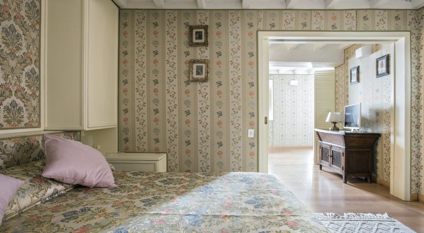 Photo of Sandalwood & Bergamot