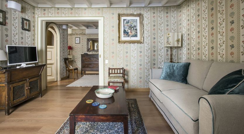 Photo of Sandalwood & Bergamot