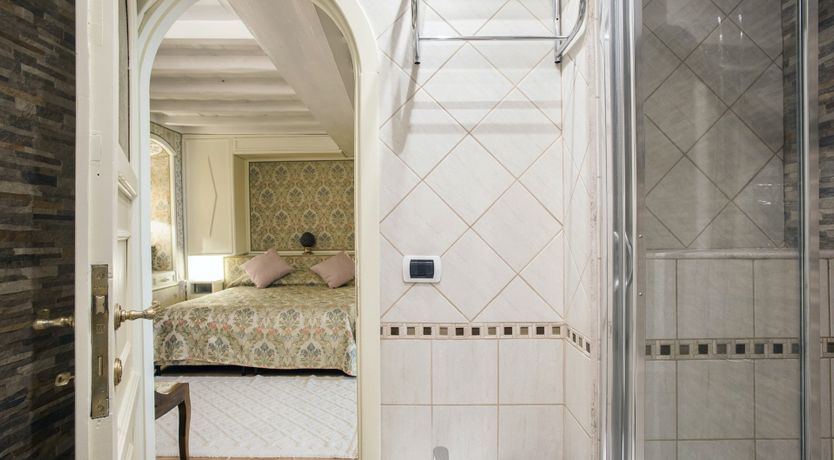 Photo of Sandalwood & Bergamot