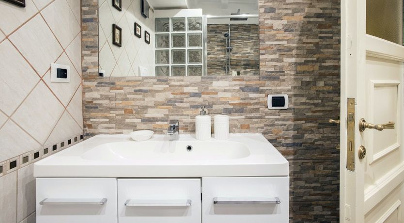 Photo of Sandalwood & Bergamot