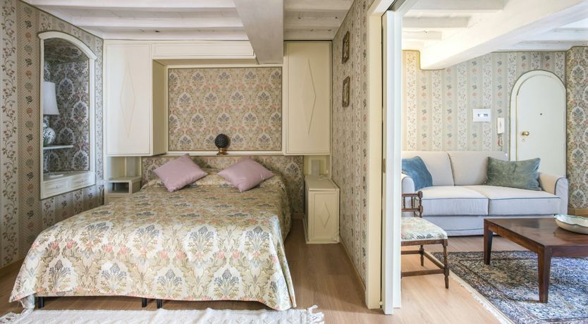 Photo of Sandalwood & Bergamot