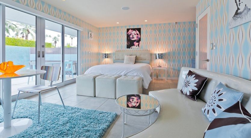 Photo of Warhol and Wine