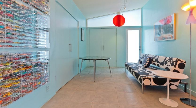 Photo of Warhol and Wine