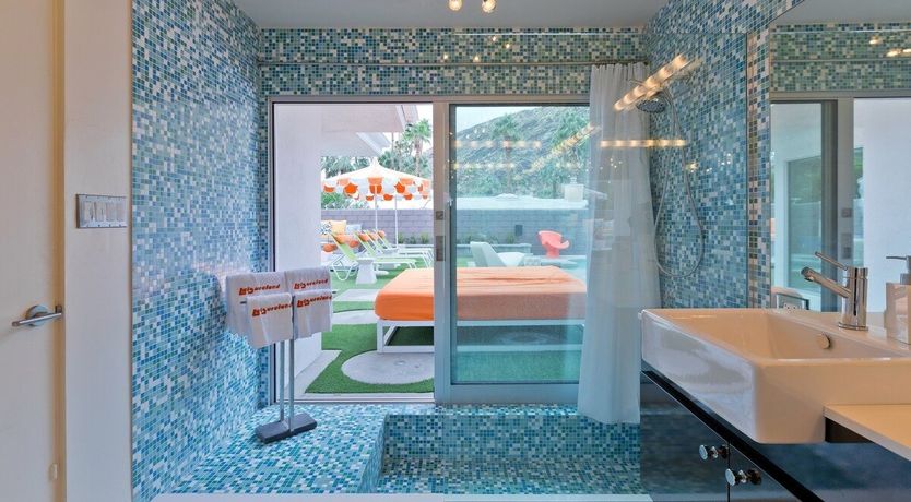 Photo of Warhol and Wine