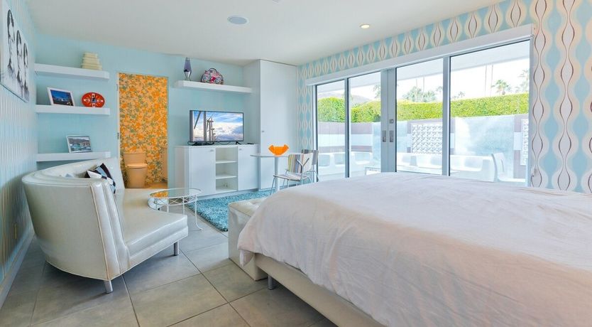 Photo of Warhol and Wine