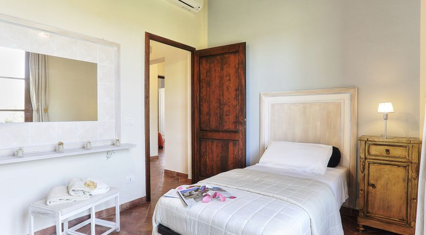 Photo of Olive & The Roses