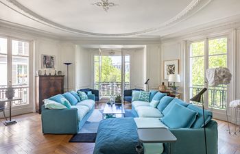 Contemporary Haussmania Apartment