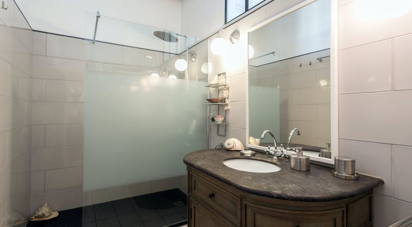 Photo of Island Iconica