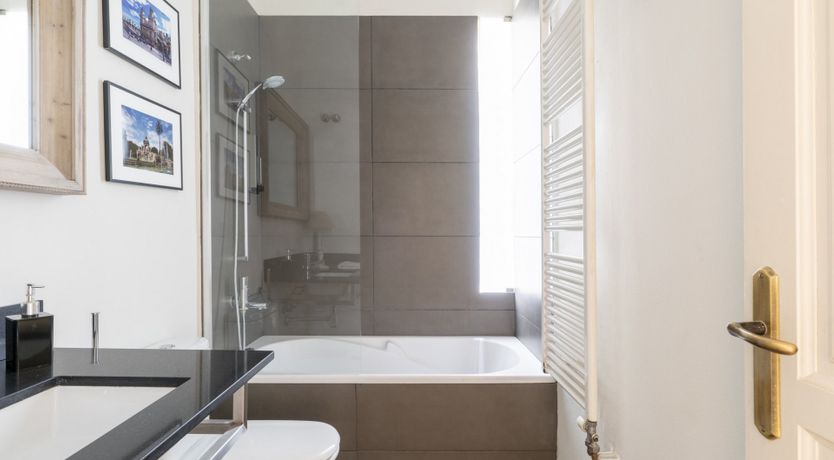 Photo of House of Arches