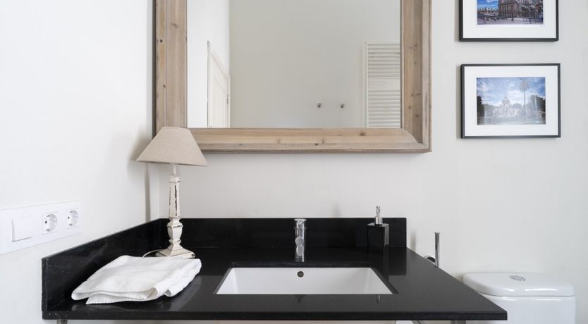 Photo of House of Arches