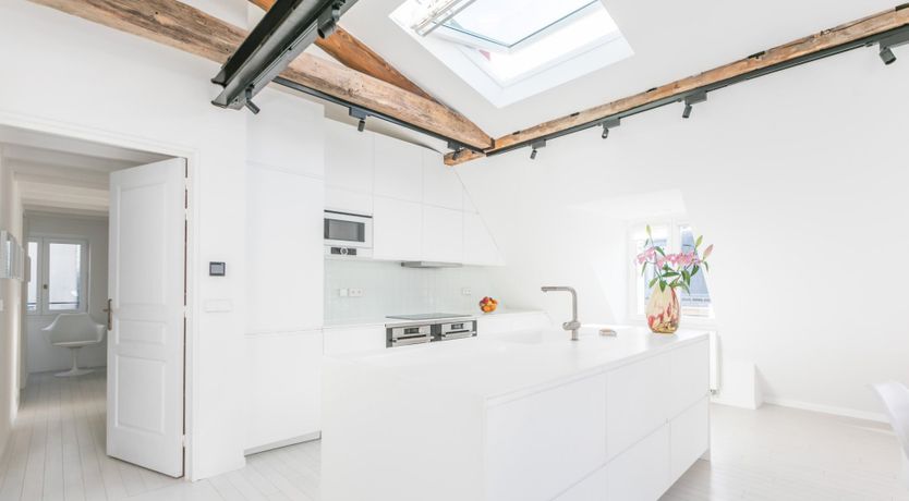 Photo of White Lightning