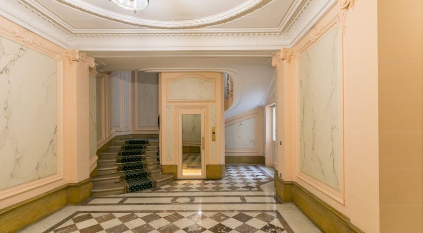 Photo of White Lightning