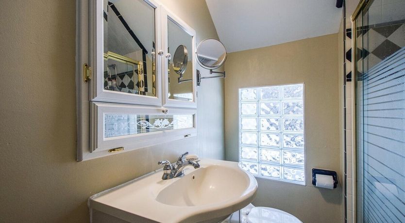 Photo of Doric Detail