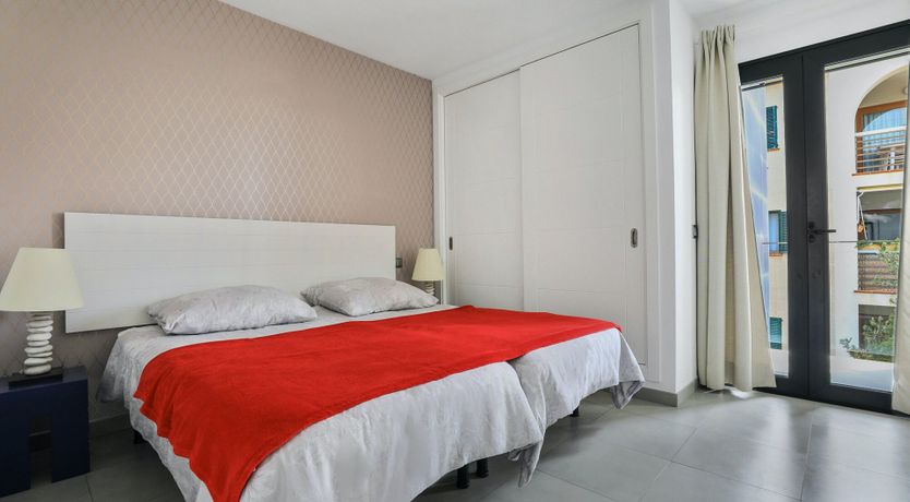 Photo of Port of View