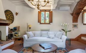 Photo of Chianti Kisses