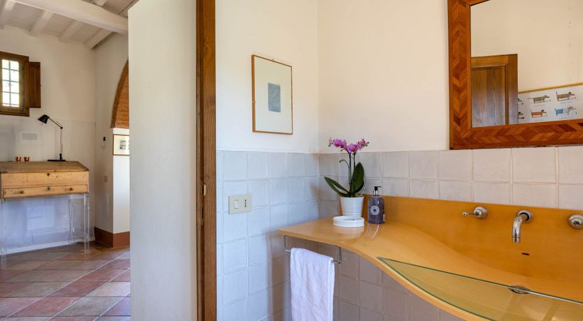 Photo of Chianti Kisses