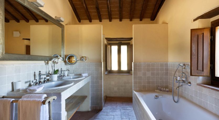 Photo of Chianti Kisses