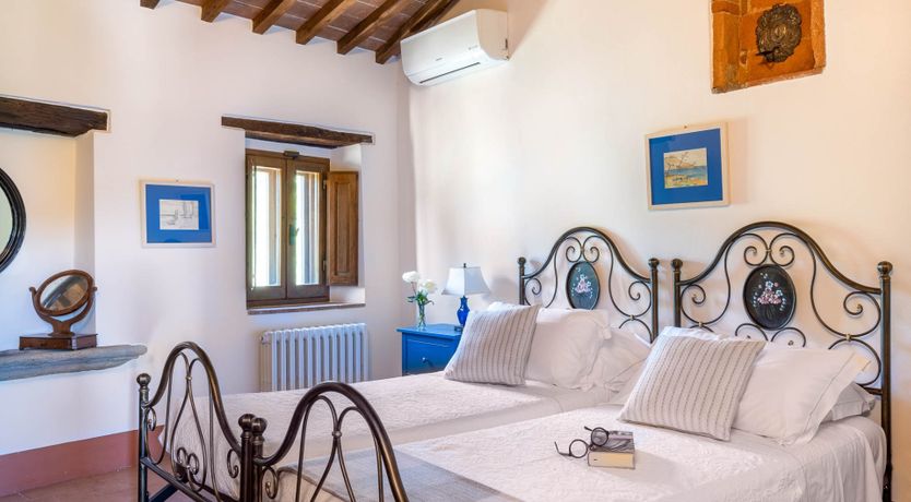 Photo of Chianti Kisses