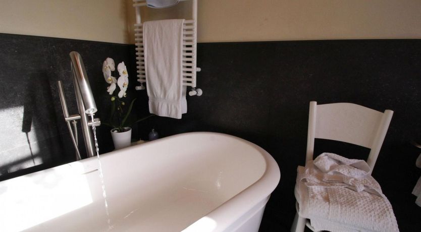 Photo of Emerald Hills