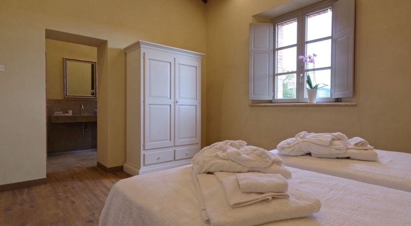 Photo of Emerald Hills