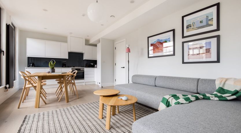 Photo of Chills Of The Square