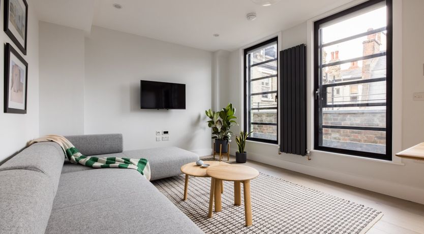 Photo of Chills Of The Square