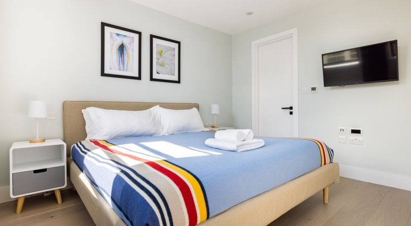 Photo of Chills Of The Square